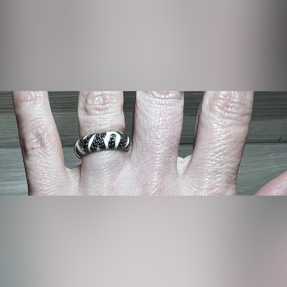 Designer Hidalgo Sterling Silver White Enamel & Black Cubic Zirconia Band Ring - Picture 5 of 8